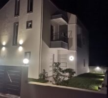 ΔΙΩΡΟΦΟ ΞΕΝΟΔΟΧΕΙΟ ΜΕ ΣΟΦΙΤΕΣ