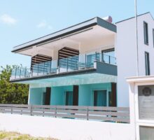 ΔΙΩΡΟΦΟ ΞΕΝΟΔΟΧΕΙΟ ΜΕ ΣΟΦΙΤΕΣ